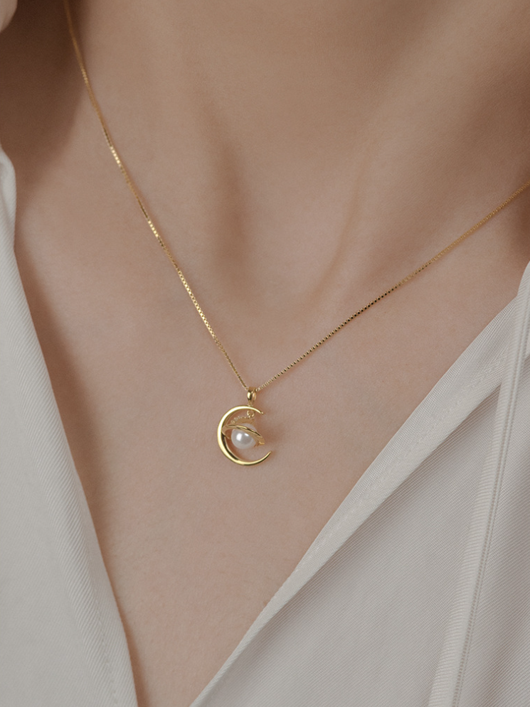 Planet and Moon Pendant Pearl Necklace